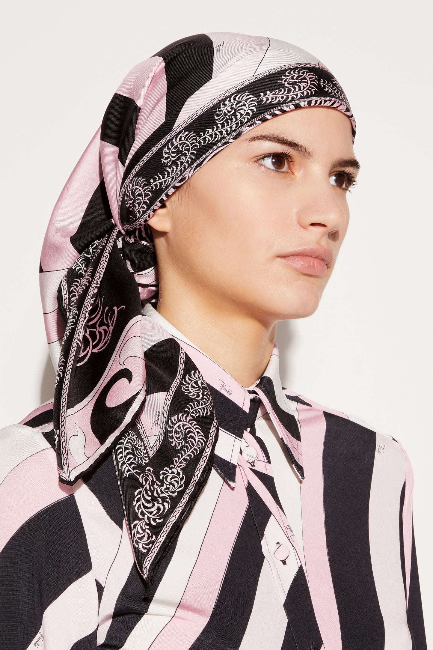 Iride And Struzzo-Print Large Silk-Twill Carré View 2 - Pucci