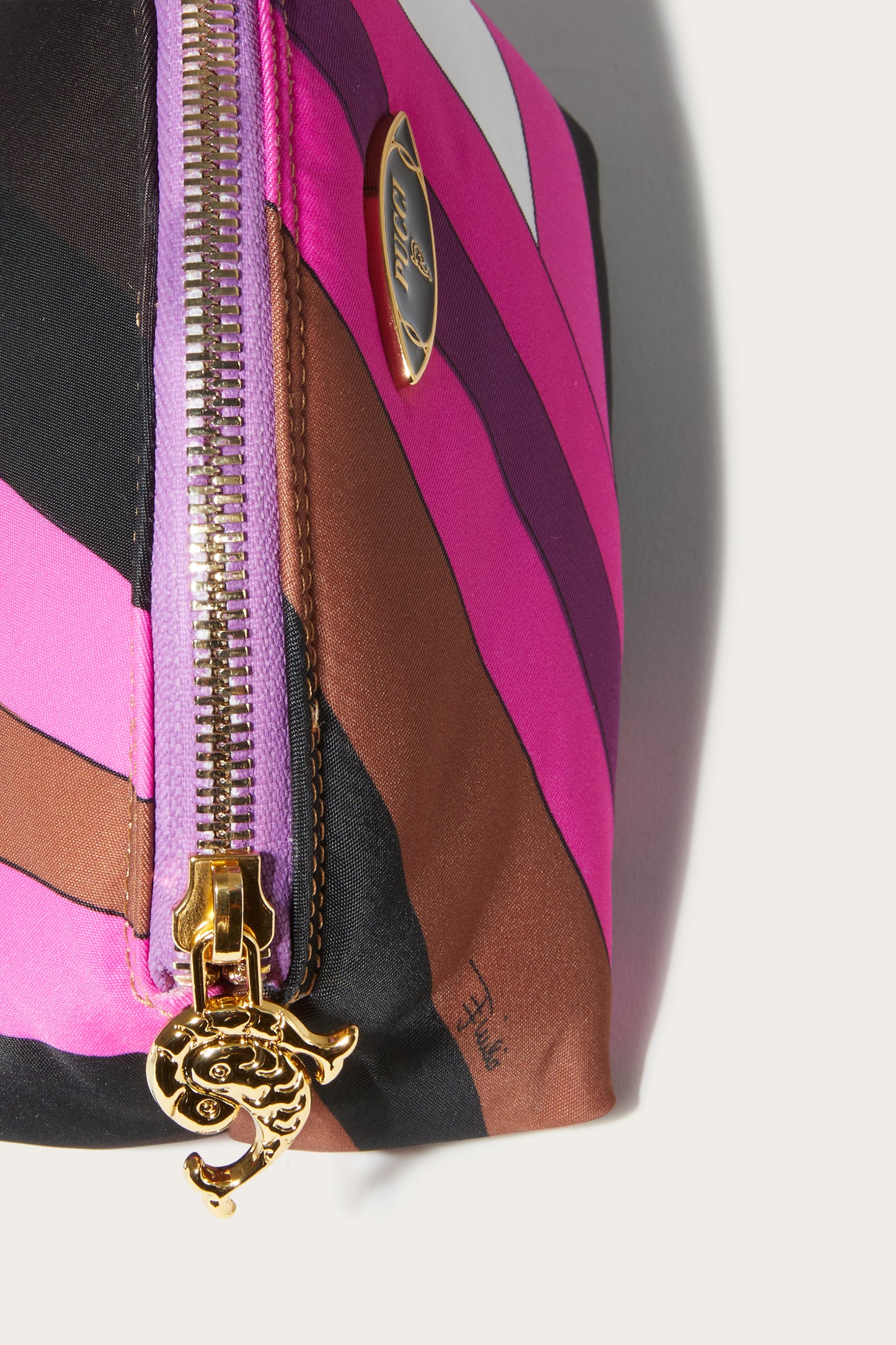 Yummy Beauty Case View 4 - Pucci