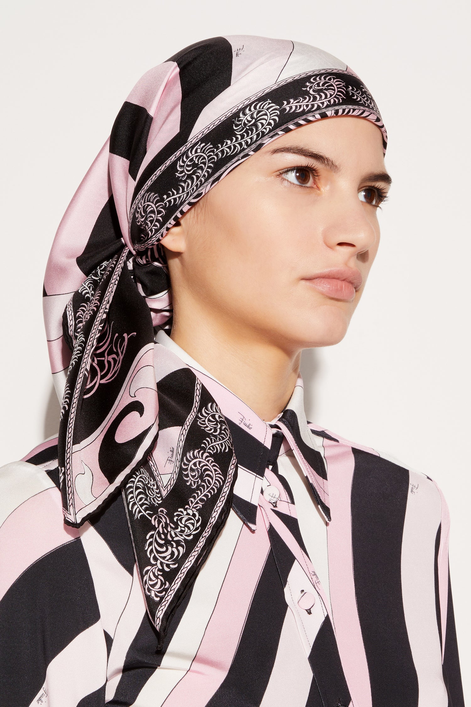 Iride And Struzzo-Print Large Silk-Twill Carré View 2 - Pucci