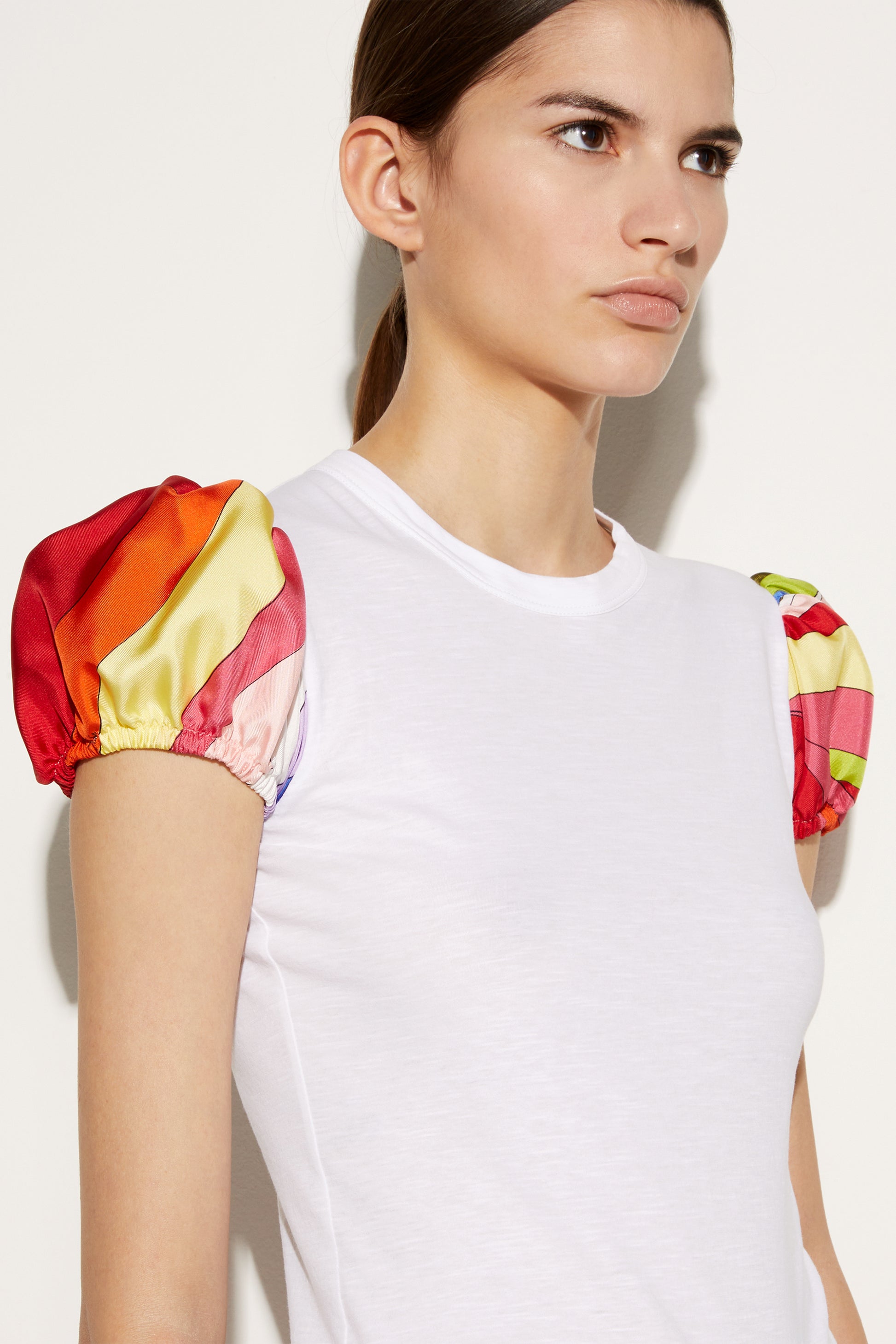 T-Shirt with Iride-Print Detail View 5 - Pucci