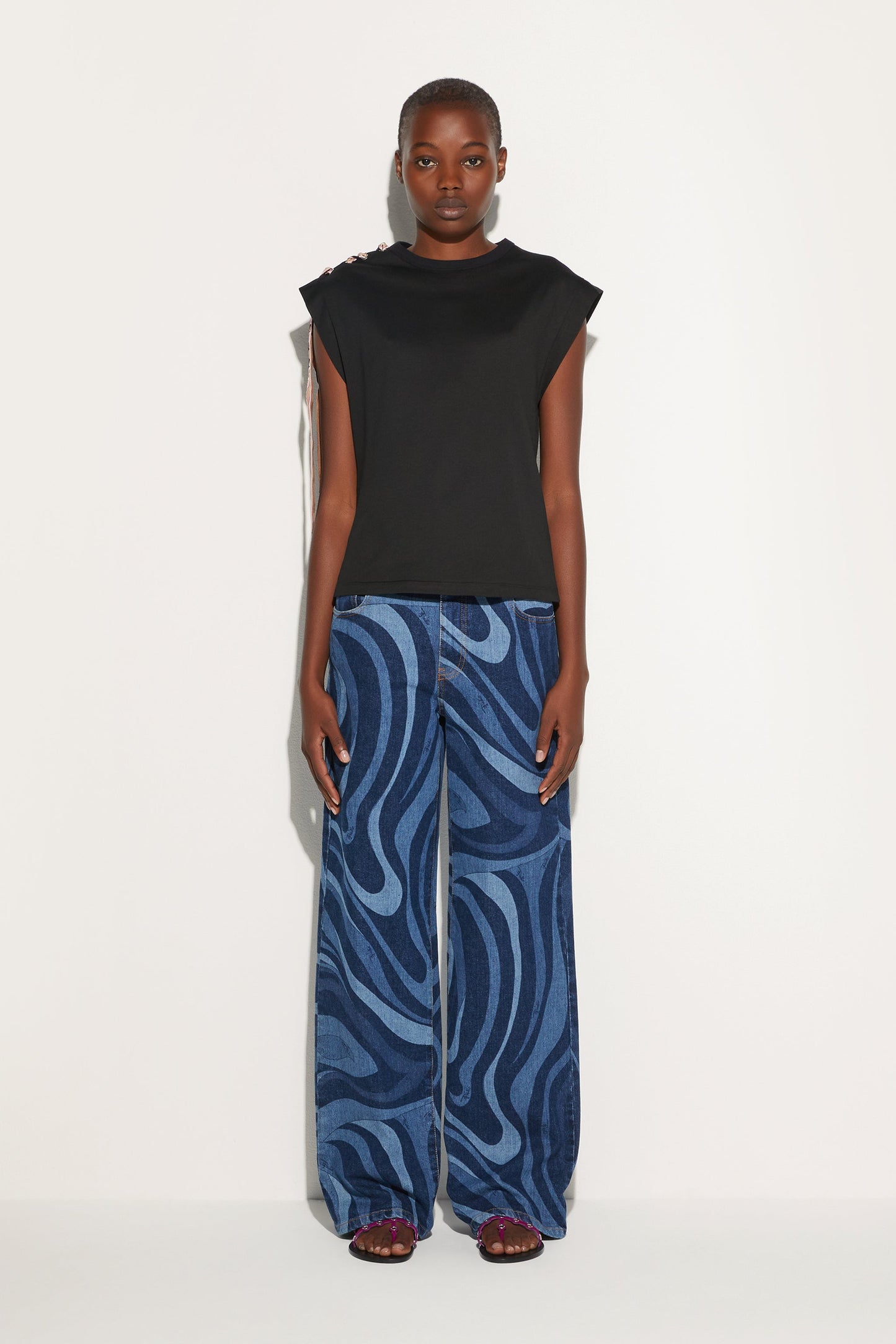 Short Sleeve T-Shirt with Printed Drawstring View 2 - Pucci