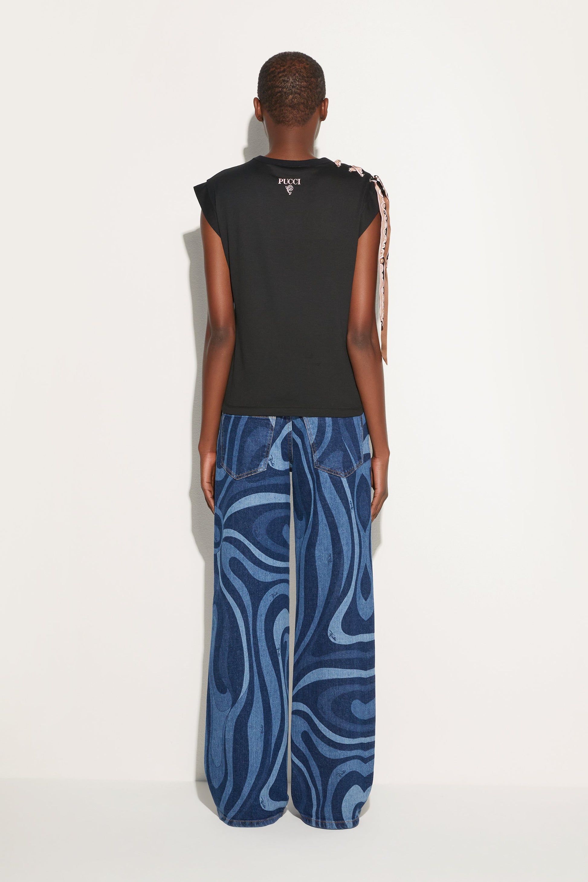 Short Sleeve T-Shirt with Printed Drawstring View 4 - Pucci