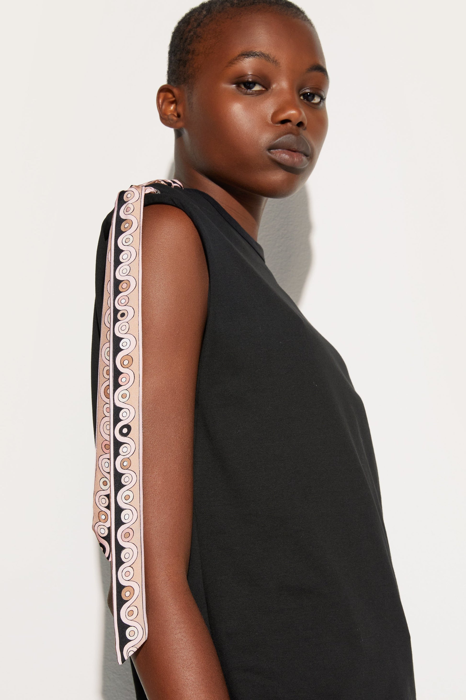 Short Sleeve T-Shirt with Printed Drawstring View 5 - Pucci
